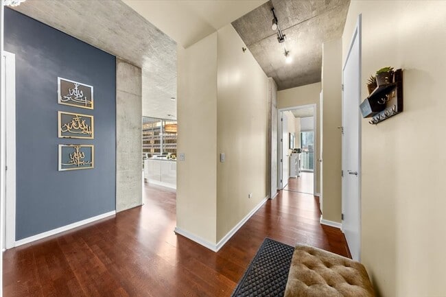 Photo - 600 N Fairbanks Ct Unidad 3301