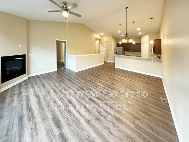 Photo - 742 Thimbleberry Point