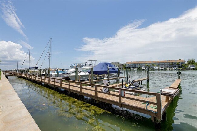 Photo - 120 1st St E