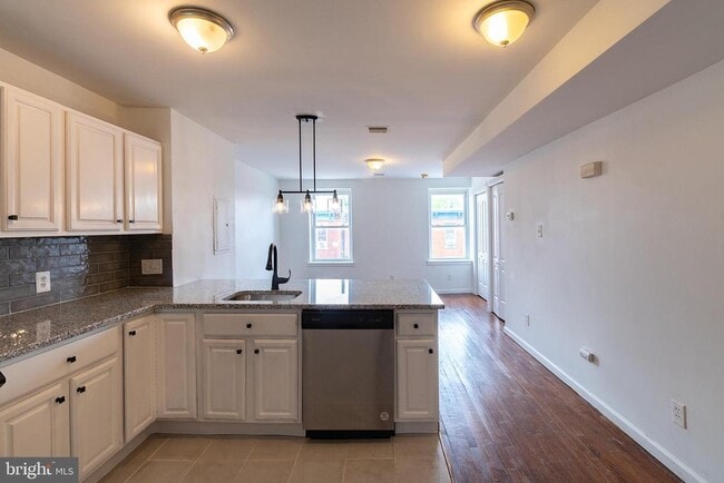 Building Photo - 305 N 41st St Unit 3