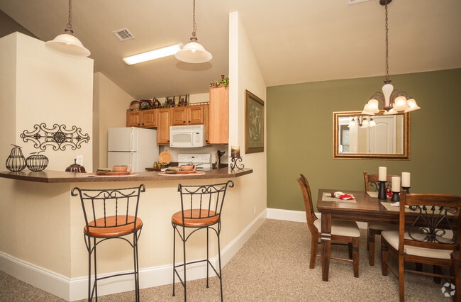 2BR, 2BA - 1,350 SF - Lenox Pointe