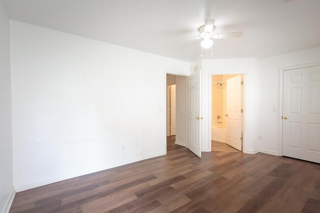 Photo - 726 W Georgia St