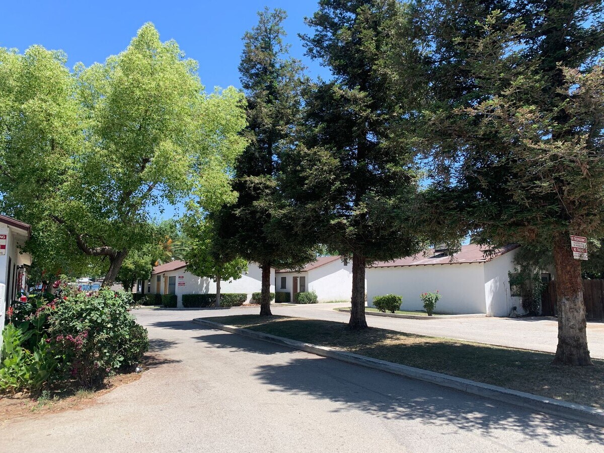 Photo - Two bedroom house in 93308! Unit 824 1/2 Front house