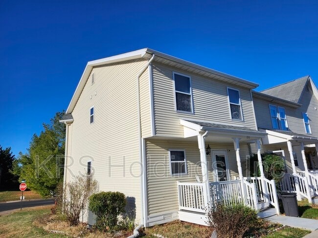 Building Photo - 1210 Victorian Village Dr