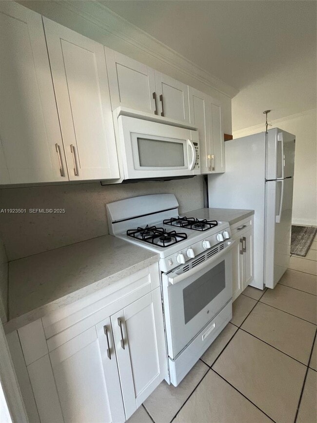Photo - 315 69th St Unidad 212