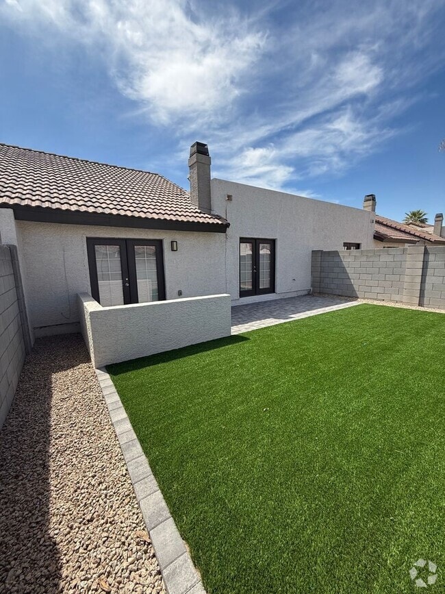 Building Photo - Central Phoenix Townhome Oasis – 3 Bed, 2 ...