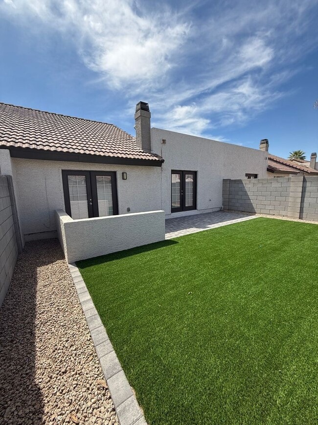Building Photo - Central Phoenix Townhome Oasis – 3 Bed, 2 ...