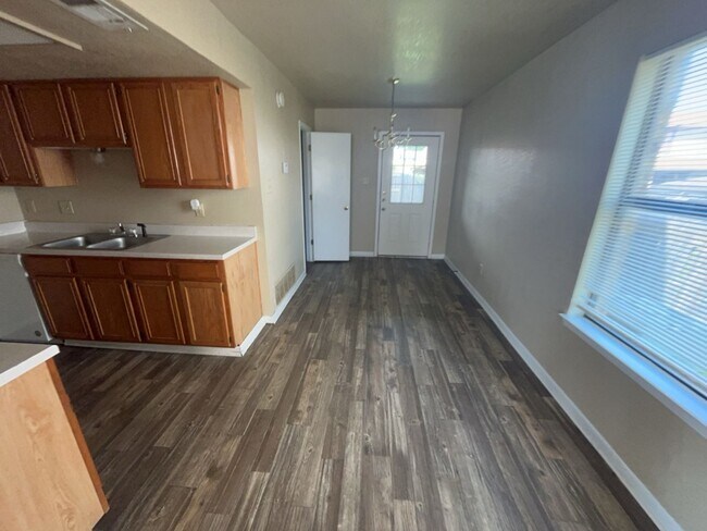 Photo - 1201 Monroe Loop Unit D