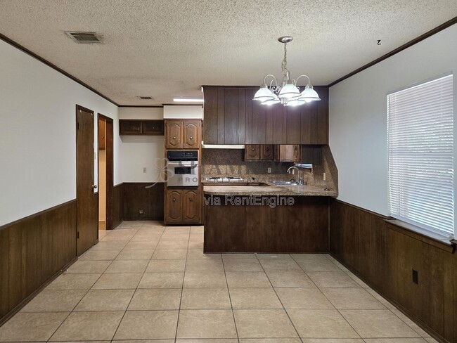 Photo - 313 Travis Ln