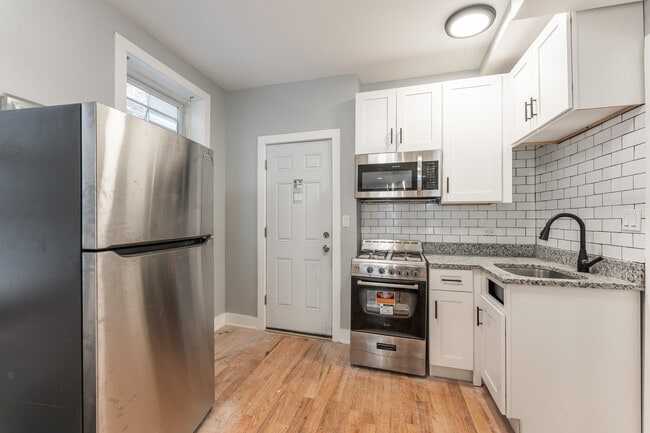 Building Photo - 1622 W Beach Ave Unit BR