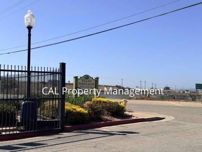 Photo - 2440 N Main St