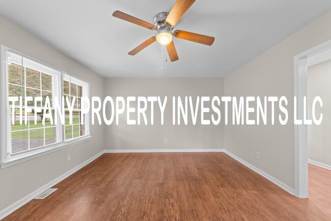 Photo - 654 Dundeen Dr