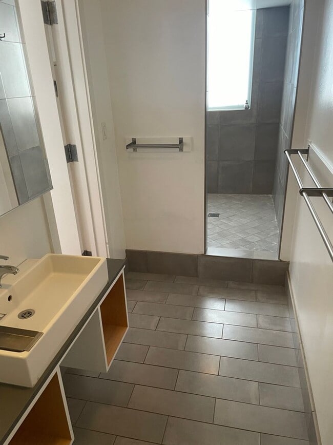 Photo - 950 56th St Unit Loft  B