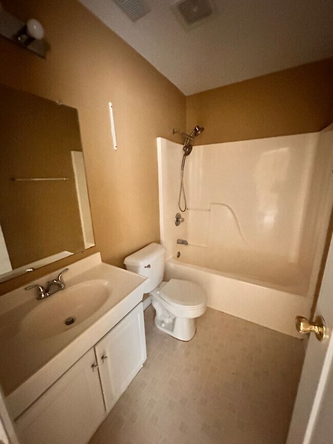 Photo - 2 Green Acre Rd NE Unidad C