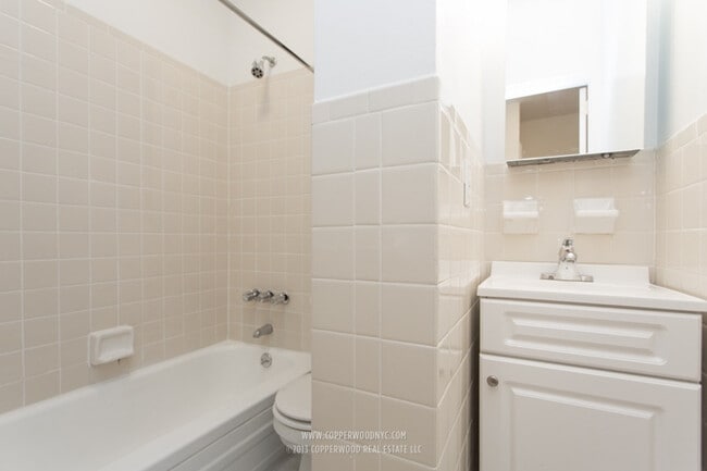 Photo - 315 East 84th St