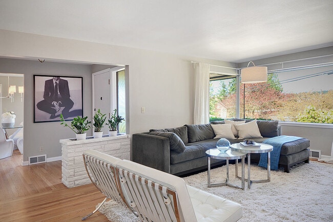 Photo - Mid Century Modern in Maple Leaf