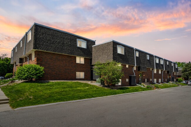 Exterior - Lantern Square Condominiums