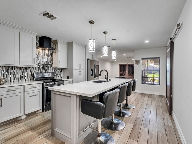 Photo - 667 Edgebrook Dr