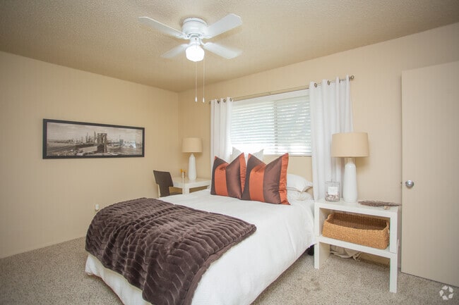 2BR, 2.5BA - 1100SF - Model