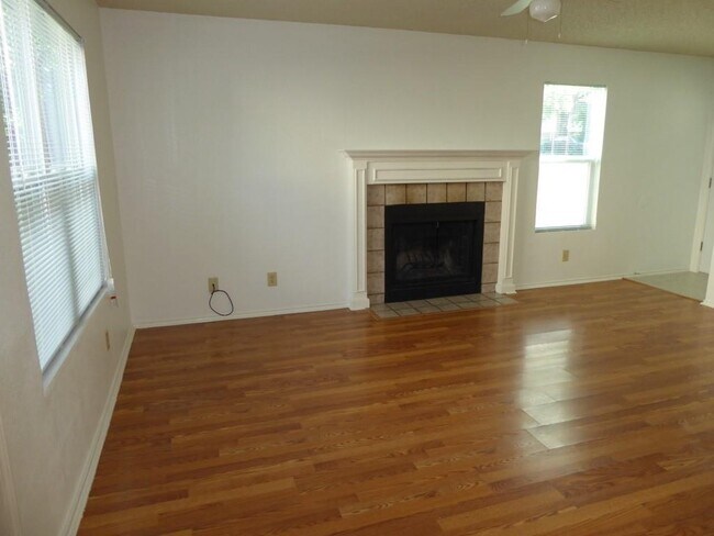 Photo - 9102 Sanger Dr