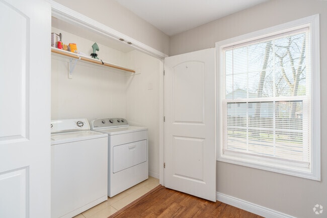 3BR, 2.5BA - 1,480SF - Laundry