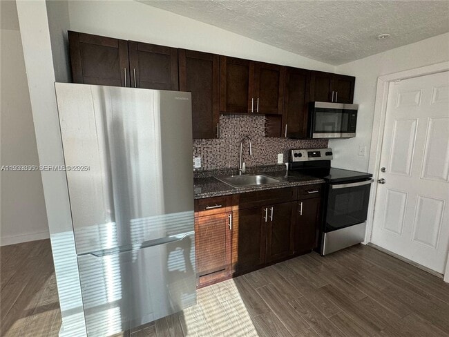 Photo - 2240 Rutland St