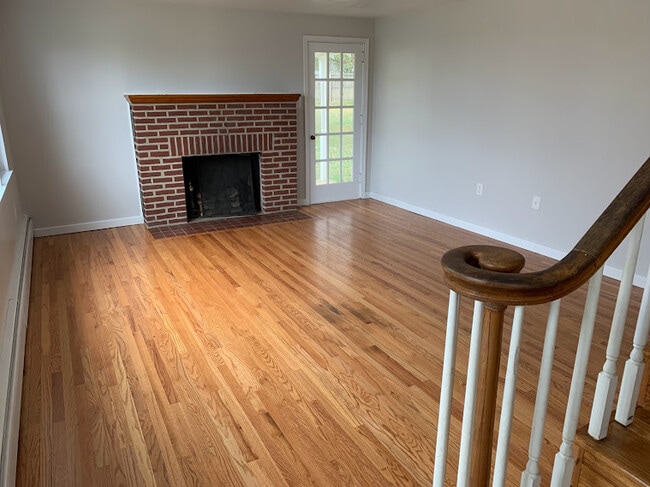 Large main room - 808 Lauber Rd