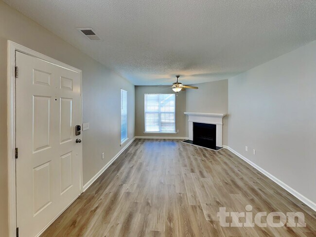 Photo - 208 Double Eagle Cir