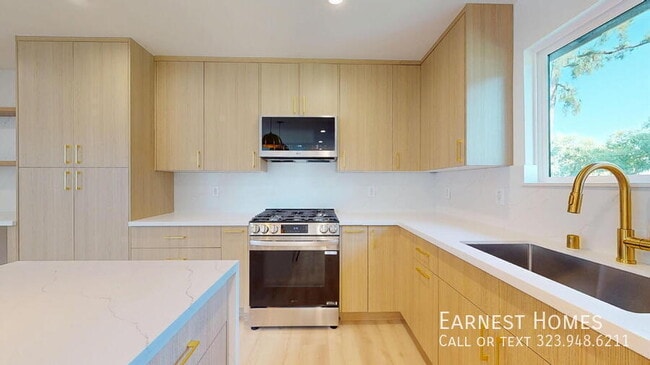 Photo - 16701 Chatsworth St