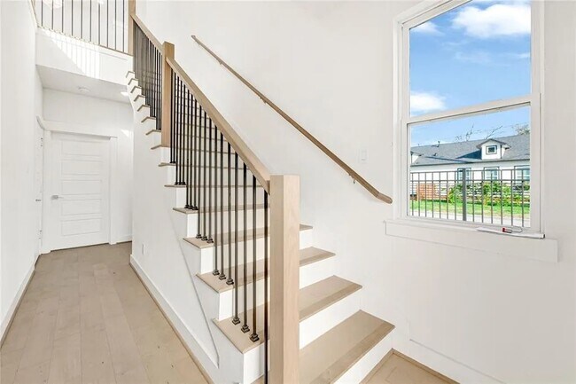 Photo - 4623 Cochran St