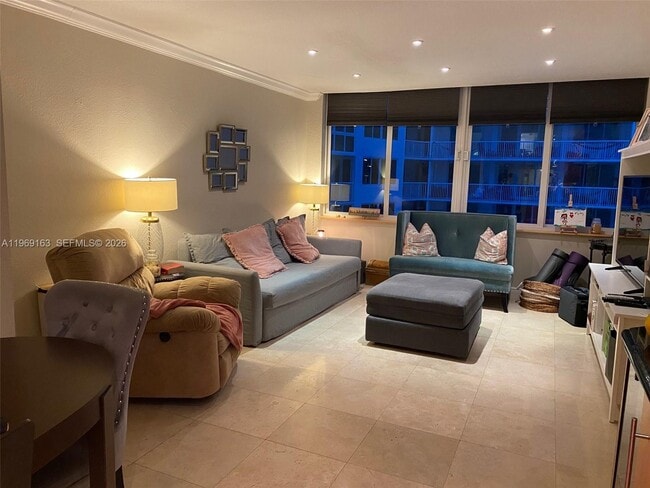 Photo - 5401 Collins Ave