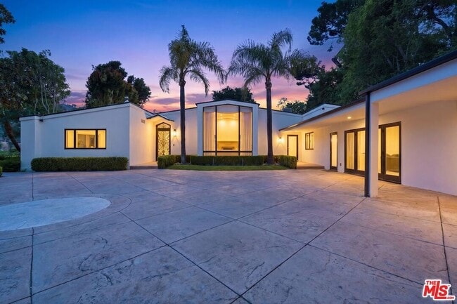 Building Photo - 999 Casiano Rd