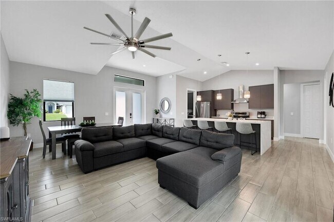 4618 Catalina Ln
