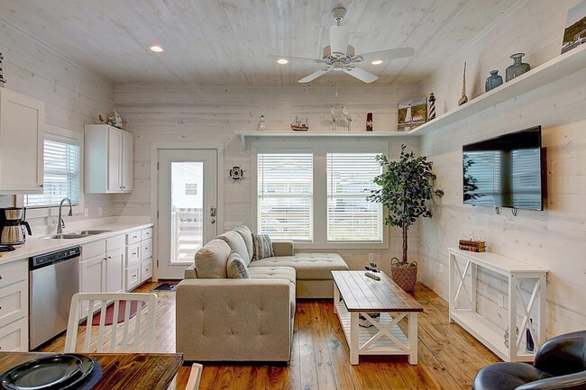 Building Photo - 1924 Eleventh St Unit ID1023237P