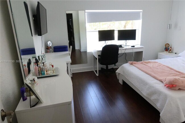 Photo - 10923 NW 70th St