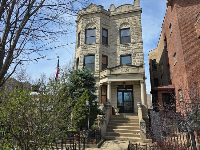 Building Photo - 1204 N Kedzie Ave Unit 2