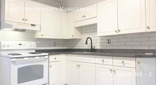 Photo - **Beautiful & Bright Updated 2 Bedroom Second Floor Unit** Unité 2