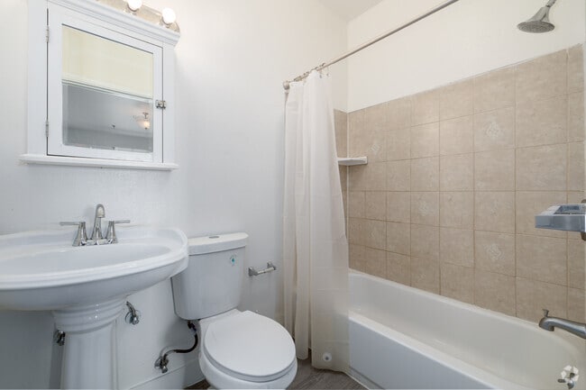 2 habitaciones, 2 baños - 1000 pies cuadrados - Baño