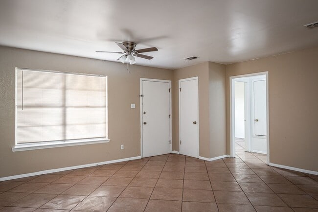 Photo - 100 Shannon Cir Unidad A