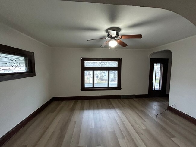 Building Photo - 4319 Stickney Ave Unit 2nd Floor