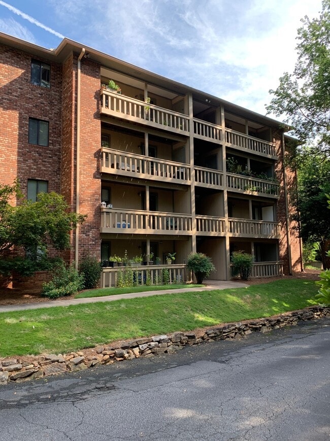 Photo - 1 Bedroom condo- Steps away from UGA! Available early August 2026