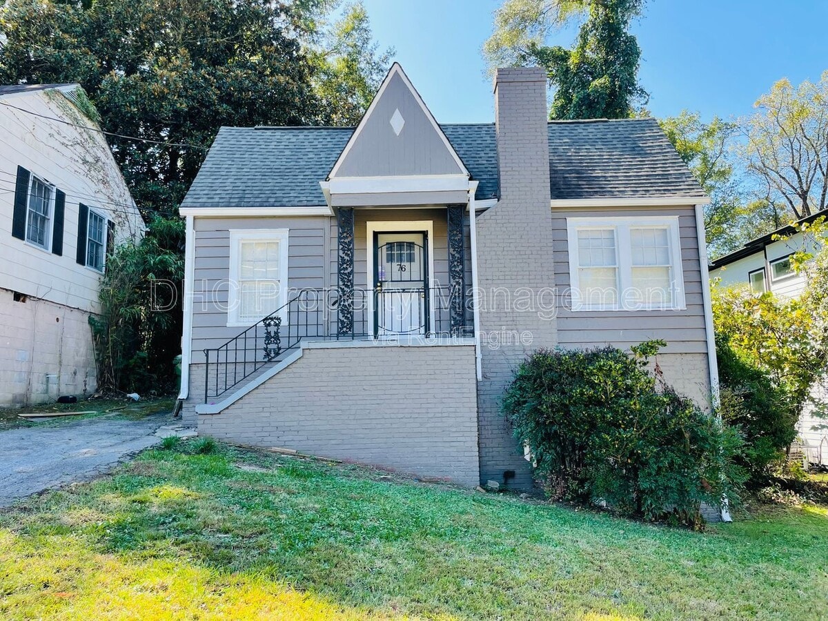 Photo - 76 Burbank Dr NW