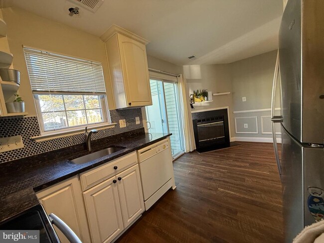 Photo - 8702 Village Green Ct