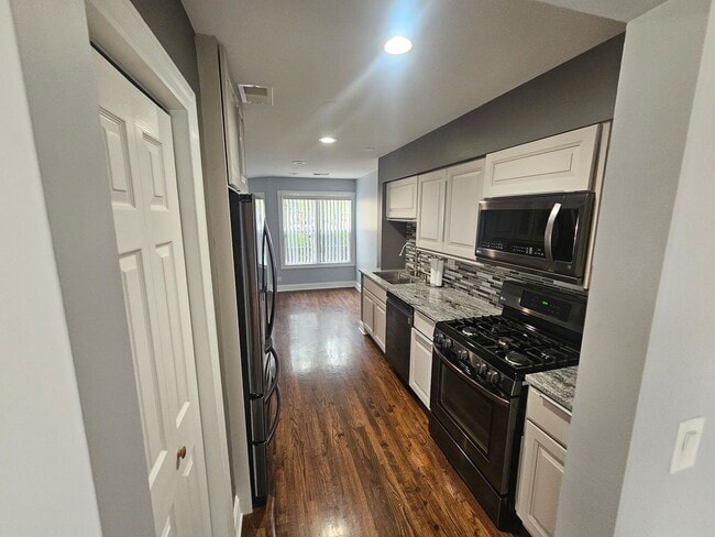 1414 Hampshire Ct