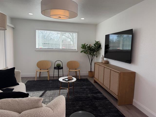 Photo - 716 E Pecan St