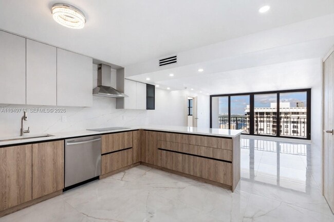 Building Photo - 2401 S Ocean Dr Unit PH-A4