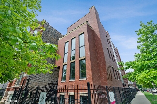 Building Photo - 1458 N Artesian Ave Unit E