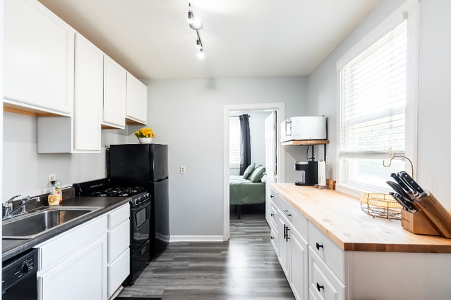 Photo - 455 Stanley Ave Unit 1