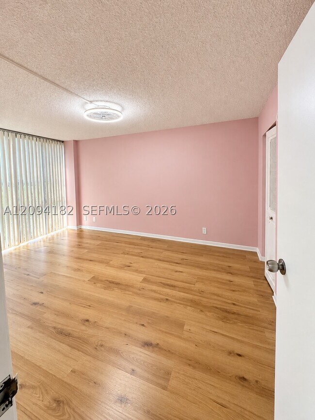 Photo - 17011 N Bay Rd Unit 117