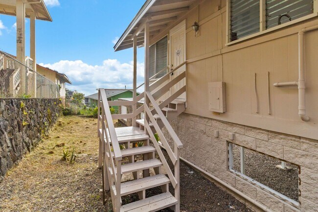 Photo - 1577 Pahulu St Unit Upstairs